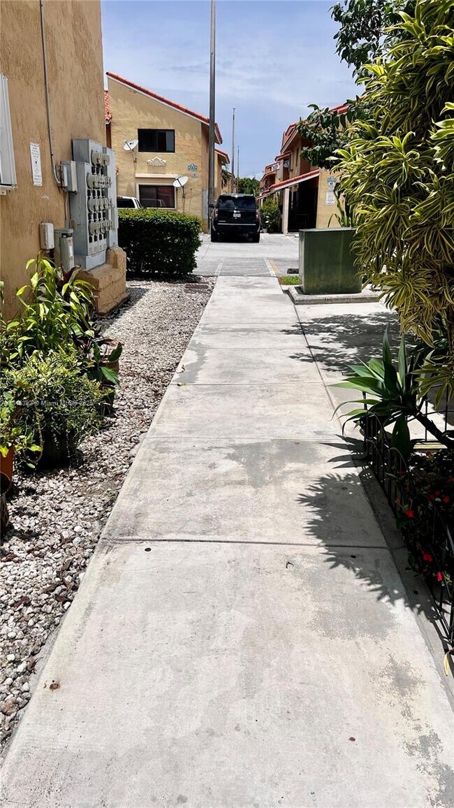 Building Photo - 2760 W 61st Pl