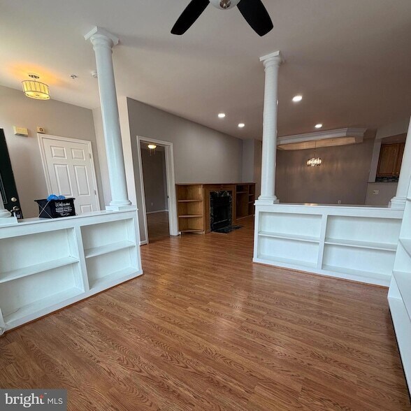 Building Photo - 10730 Symphony Way