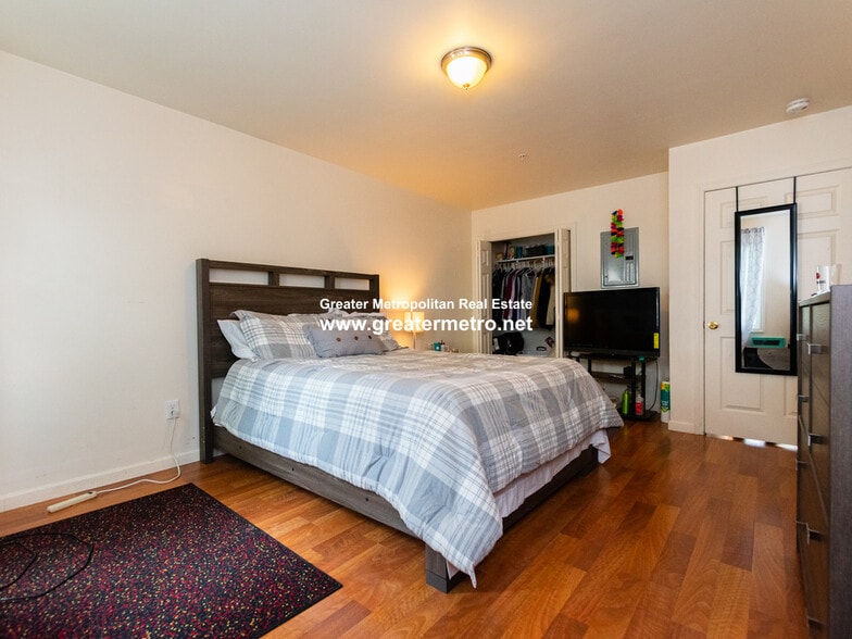 Building Photo - 41 Chelsea St