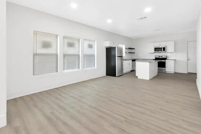 Building Photo - 2105 Walnut St