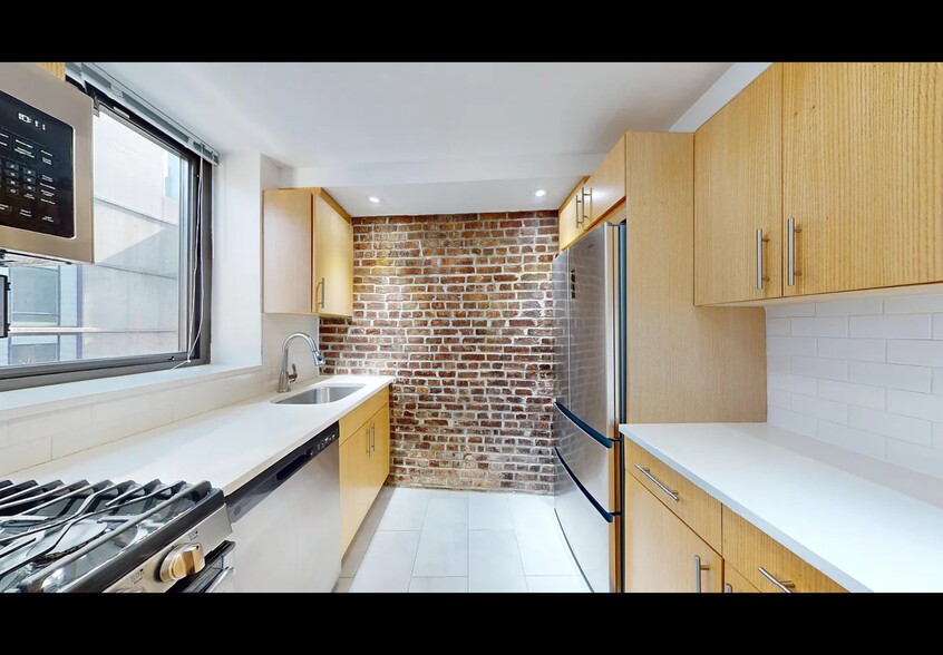 Building Photo - 365 W 52nd St