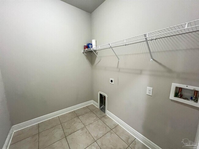 Building Photo - 9379 Pebble Stone Dr