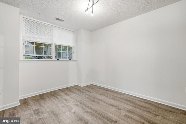 Building Photo - 2211 Woodbox Lane Unit A