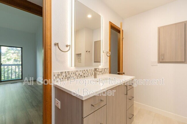 Building Photo - 5056 Buckingham Rd