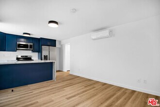 Building Photo - 1021 N Genesee Ave