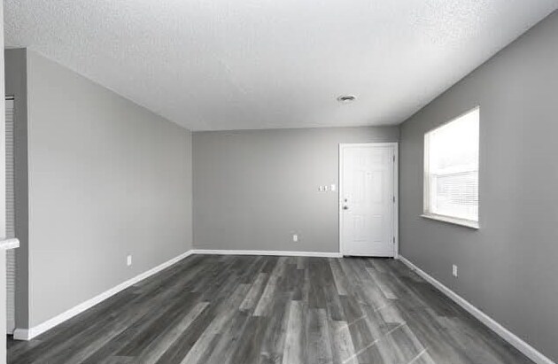 Building Photo - 103 Sandstone Ct