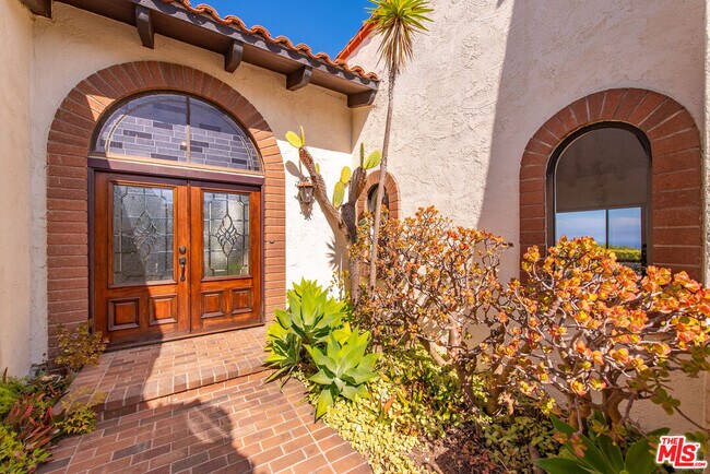 Building Photo - 3636 Malibu Country Dr