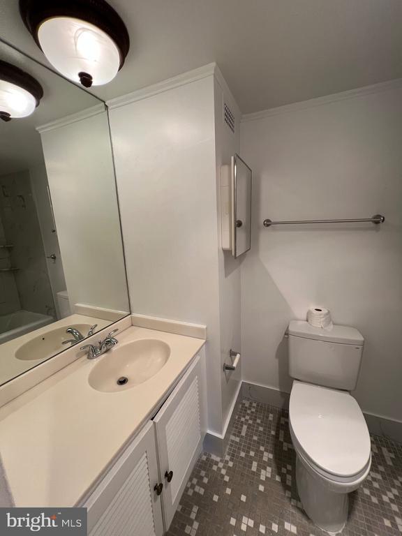 Building Photo - 3800 Fairfax Dr