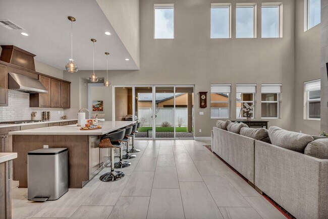 Building Photo - 619 Camargue Trl