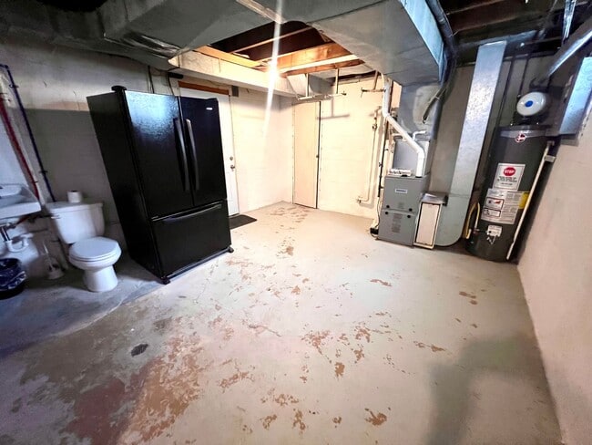 Building Photo - Brentwood - Stunning 3 Bedroom 2 Bathroom ...