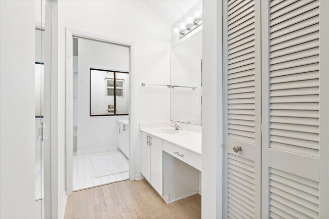 Building Photo - 5101 Via De Amalfi Dr