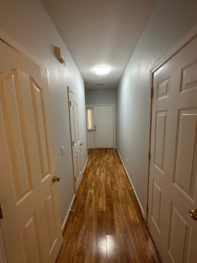 Building Photo - Cute 2BR/2.5BA in Ballantyne