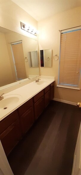 Building Photo - 4526 Julian Dr