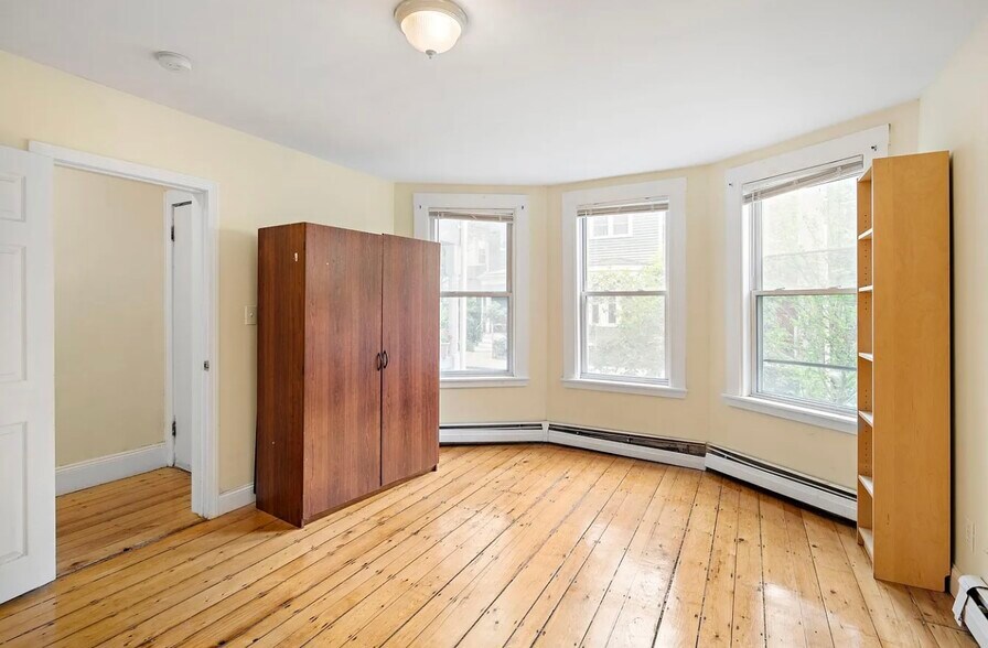 Building Photo - 65 Pleasant St