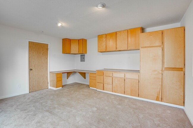 Building Photo - 4 Bedroom 2.5 Baths+ Bonus Home Office/ Woodinville $3850 per Month