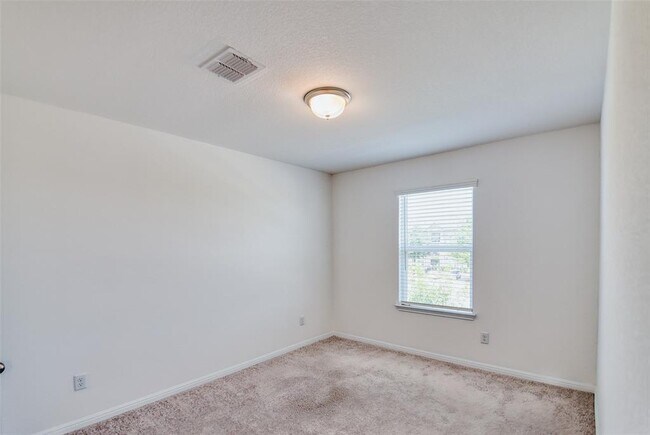 Building Photo - 3201 E College Park Dr
