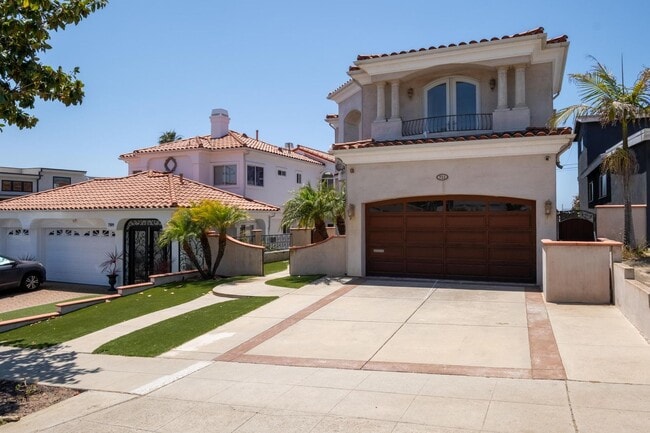 Building Photo - Stunning 4 bed, 4.5 bath home located on a quiet and highly desirable street in Redondo Beach