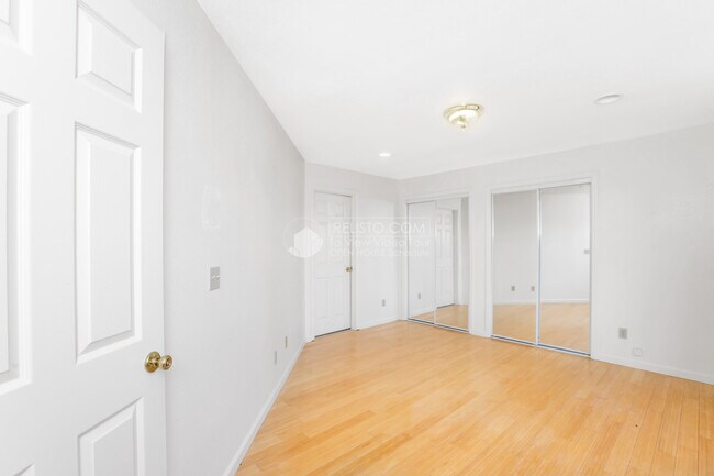 Building Photo - 3243 Davis St