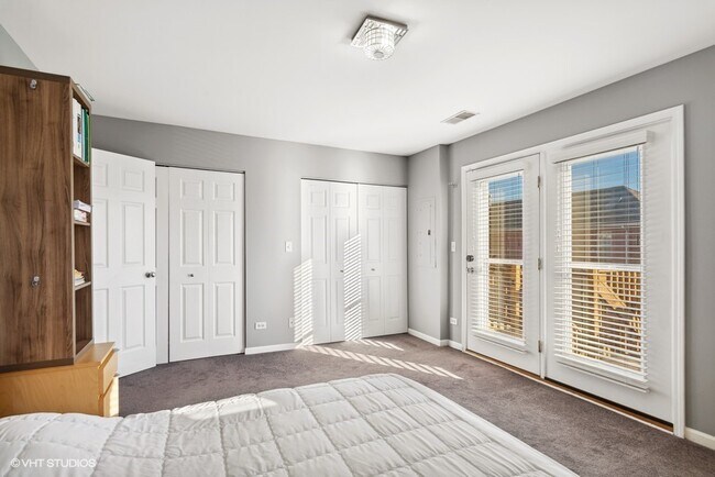 Building Photo - 645 W Elm St