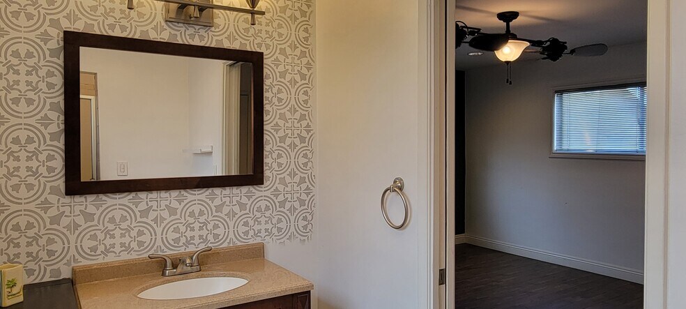 Building Photo - 17565 Bullock St