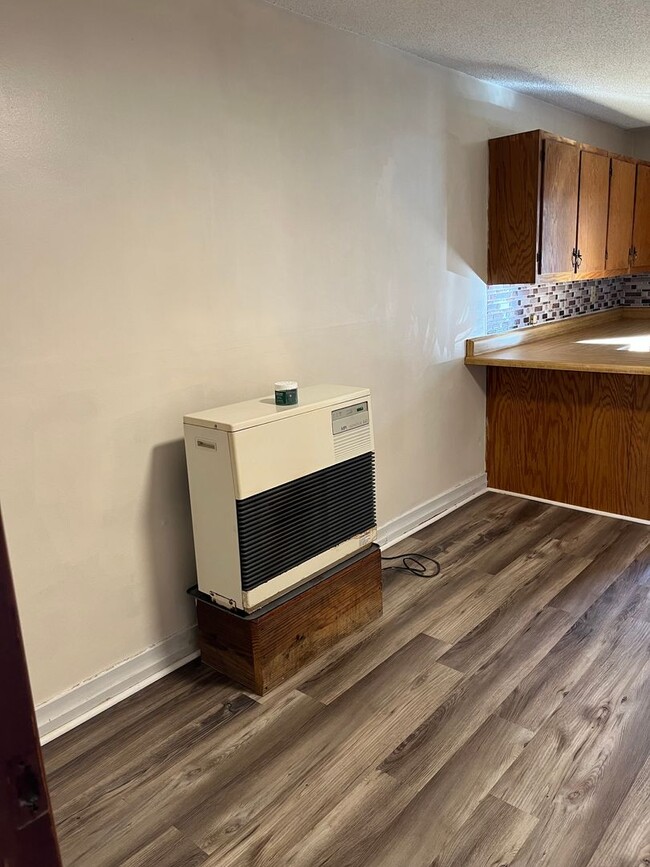 Building Photo - 2 Bedroom Apartment Located in Beautiful Warrensville