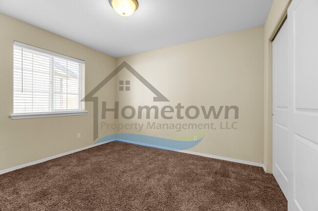 Building Photo - 2 Bedroom 1 Bath Home with Off-Street Parking Available in Coeur d'Alene!