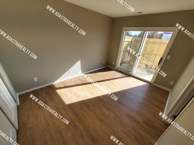 Building Photo - Gorgeous Remodeled Duplex in Baldwin City-Available in JUNE!!