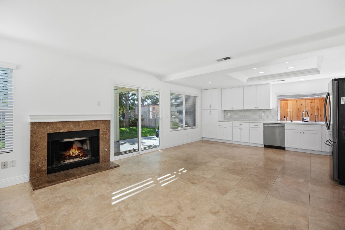 Building Photo - 24912 Barclay Ln