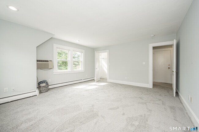 Building Photo - 300 Hubbard Ave