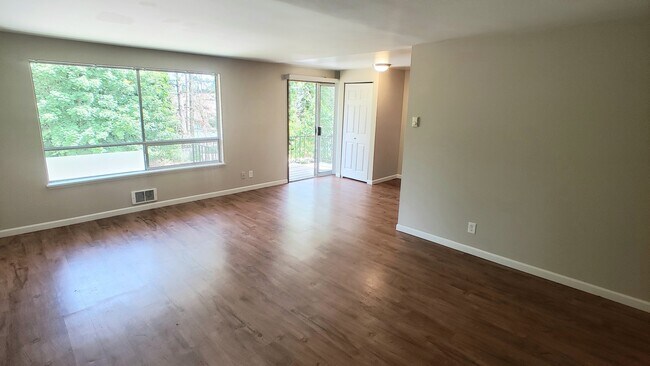 Building Photo - Briarcrest 44