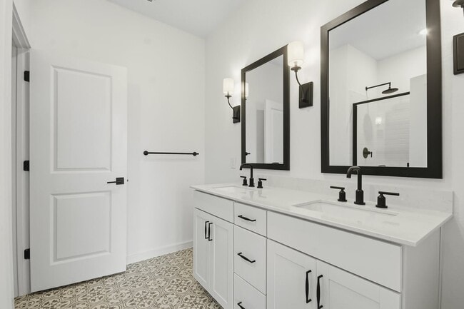 Building Photo - 8427 Bay Rdg Cir