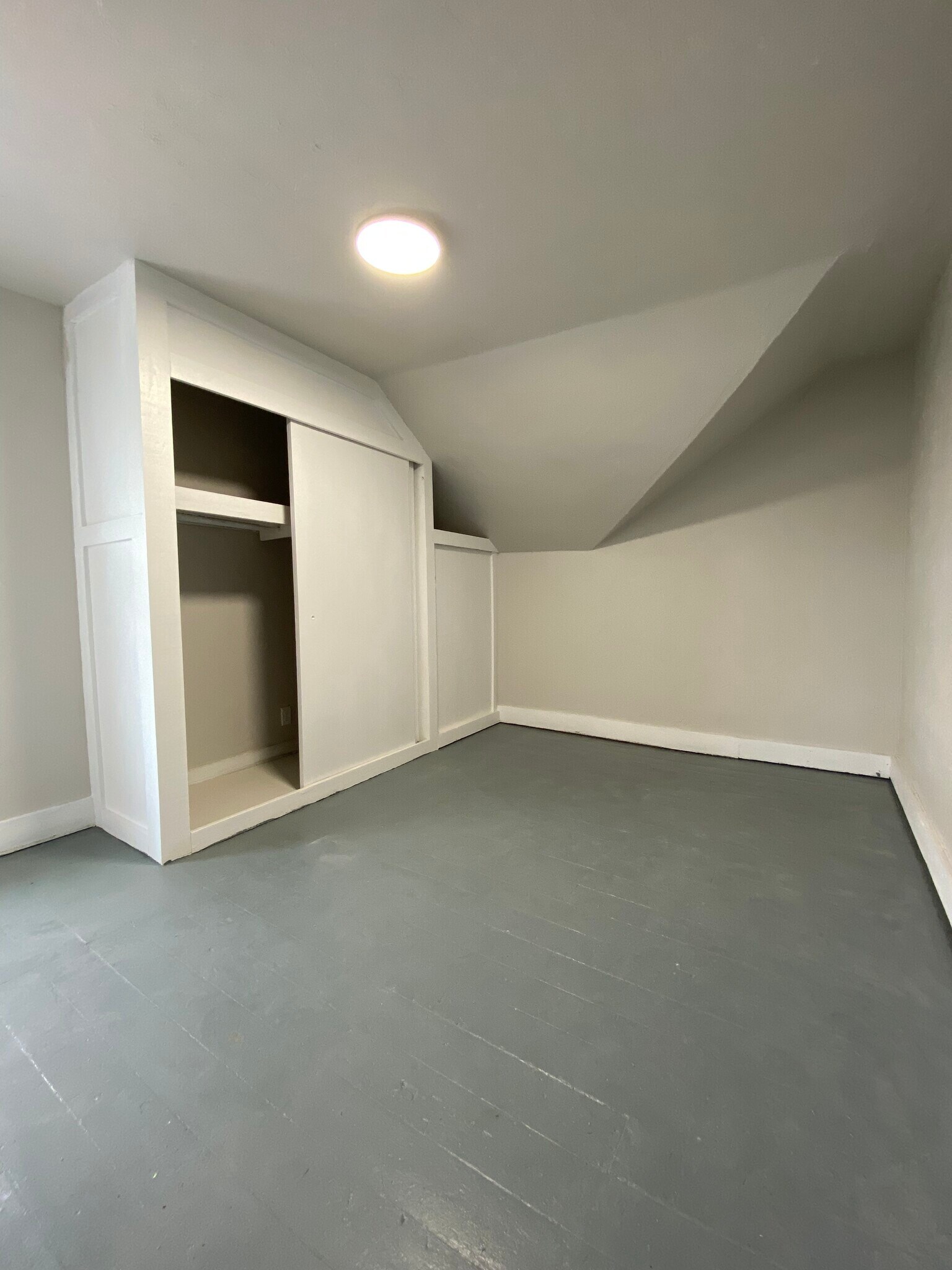 Building Photo - 1208 N Sawyer St