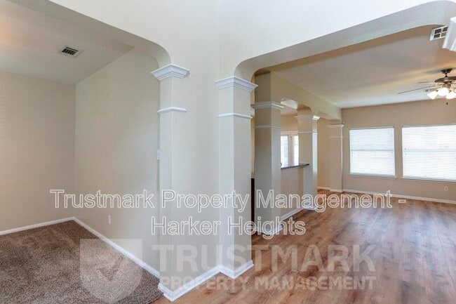 Building Photo - 212 Crowfoot Dr
