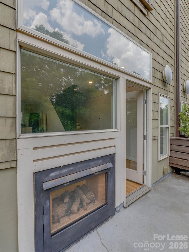 Building Photo - 1174 Park West Dr