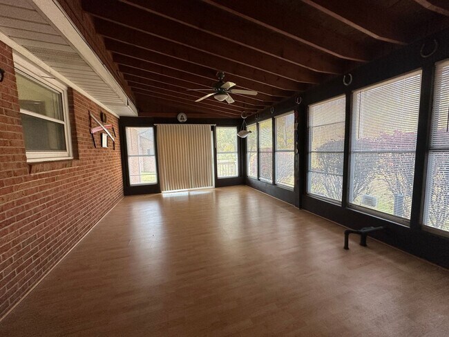 Building Photo - 1308 Minebank Rd