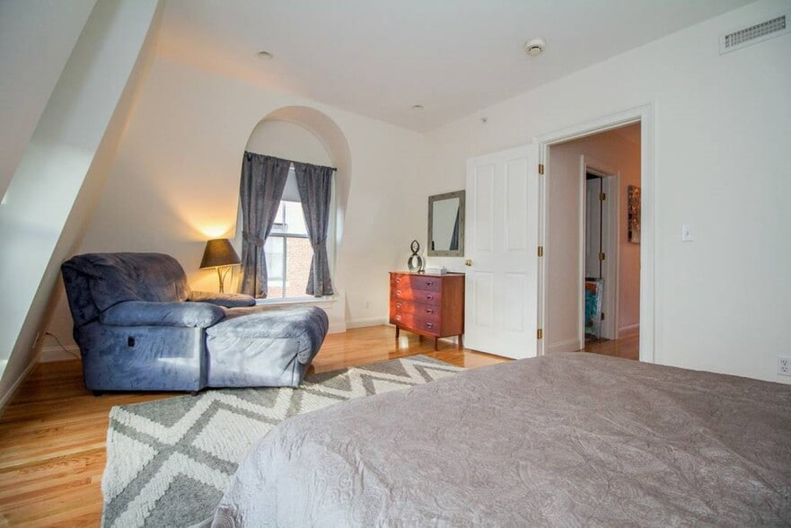 Building Photo - 2 Harvard Sq