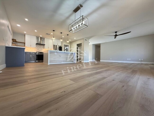 Building Photo - 6100 W Audrey Ln