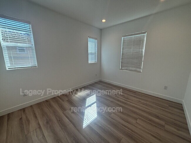 Building Photo - 3568 Troy Dalton St
