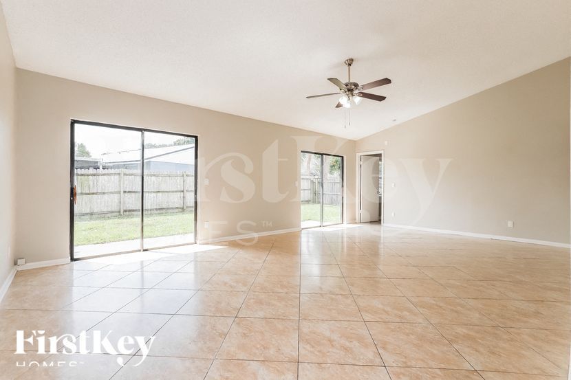 Building Photo - 6802 Rosemary Dr