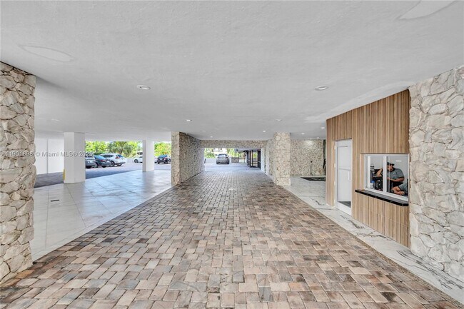 Building Photo - 11 Island Ave