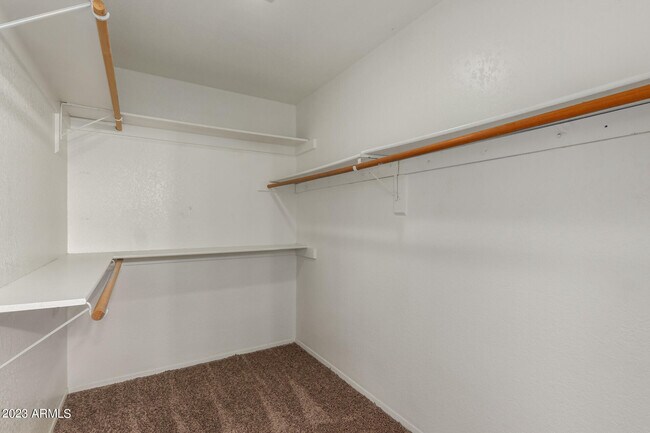 Building Photo - 7331 W Paradise Dr