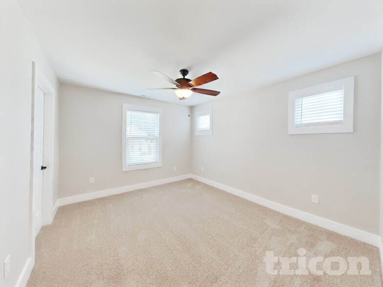 Building Photo - 15 Sycamore Ridge W
