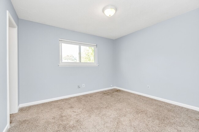 Building Photo - 13627 Greenridge Dr