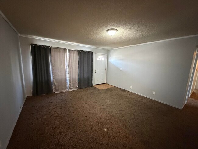 Building Photo - 1605 Crestview-