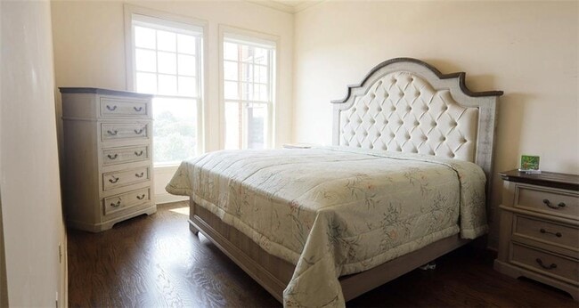 Building Photo - 360 Chambers St