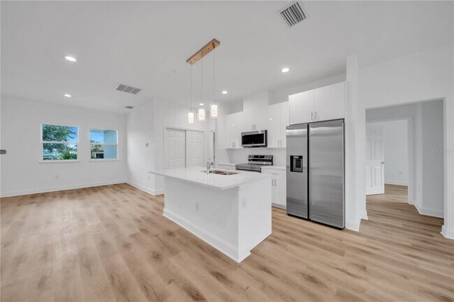 Building Photo - 10110 Baystate Dr