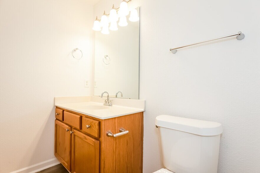 Building Photo - 2643 Oasis Ln
