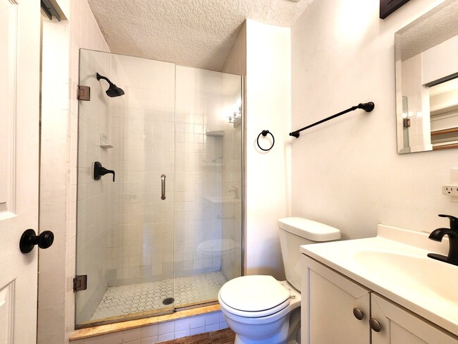 Building Photo - Second Floor Unit; Amazing College Park Lo...