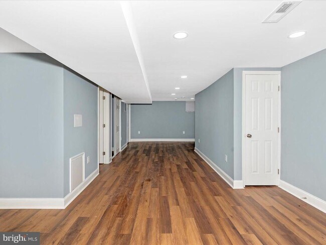 Building Photo - 5443 Jonquil Ave