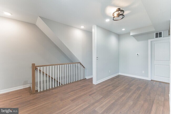 Building Photo - 168 Green Ln